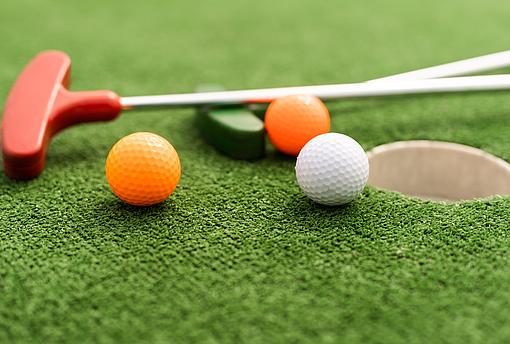 Golfschläger mit 3 Golfbällen