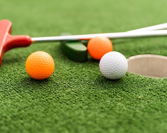 Golfschläger mit 3 Golfbällen